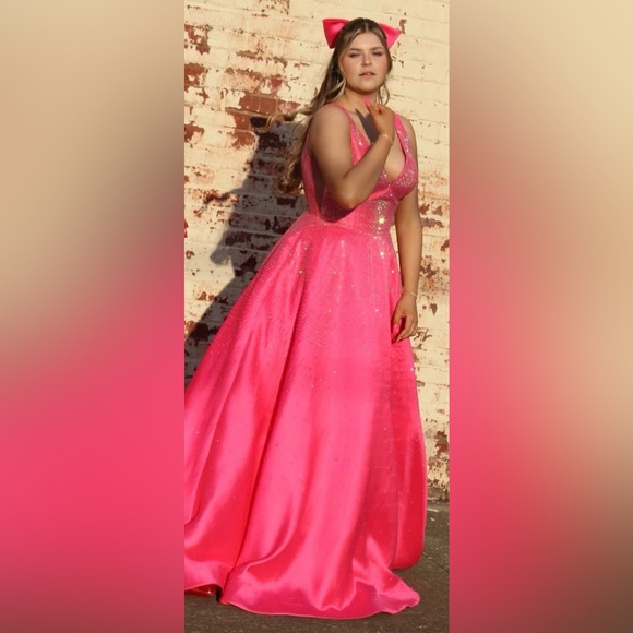 Sherri Hill Barbie Pink Glittery Beaded Prom Dress Sz 12 Pockets w/Hair Bow - Picture 3 of 16